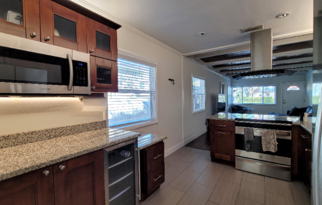 6523 BAYSHORE BLVD