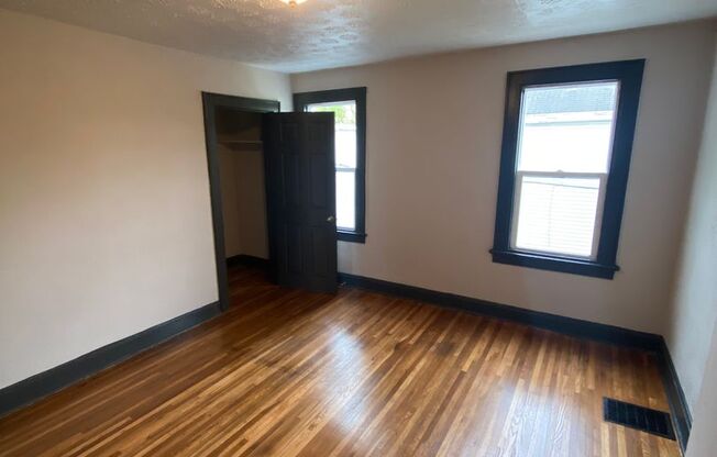 Welcome to this updated 2 bedroom 1 bath duplex in Columbus, OH!