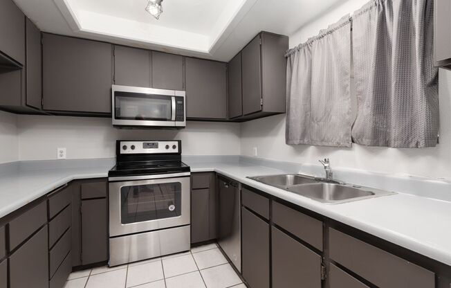 Modern 2 Bed, 2 Bath Condo Near UNLV – Prime Central Location!