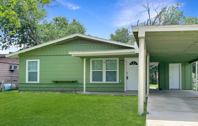 Cozy, Remodeled 2BR with Covered Parking & Yard