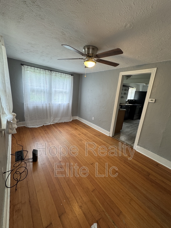 14 E ML ST
