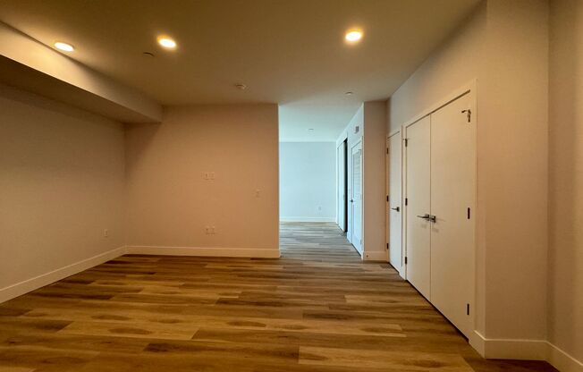 Studio, 1 bath, 630 sqft, $2,275, Unit 421