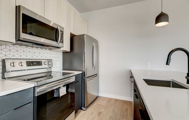 For Rent: Modern Urban Living at 115 W Hamburg – Your Ideal City Retreat Awaits!