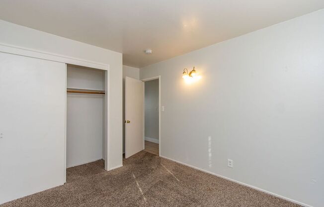 2 beds, 1 bath, $1,600, Unit C