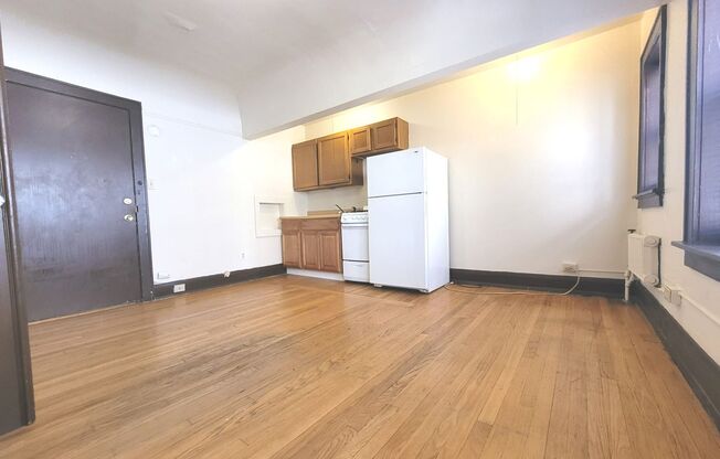 Studio, 1 bath, $775, Unit 304