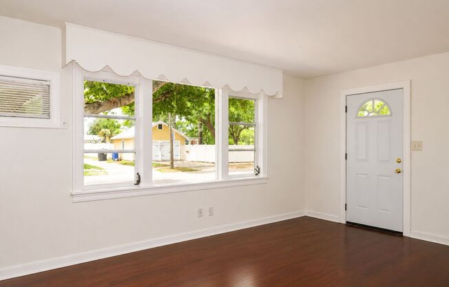 2 Bedroom, 1 Bathroom Home for Rent in St Pete!