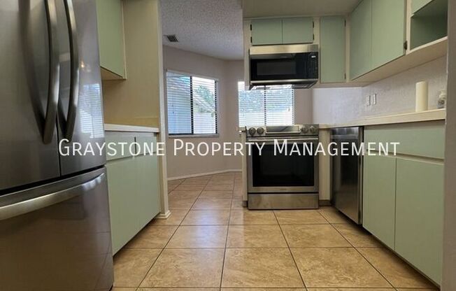 450 LAKEVIEW DR