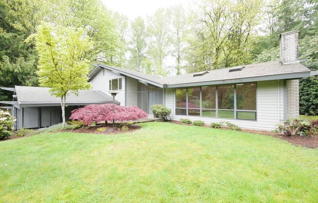 3 Beds and 3 Baths Plus Office Private Single-family Home is Available for Rent!
