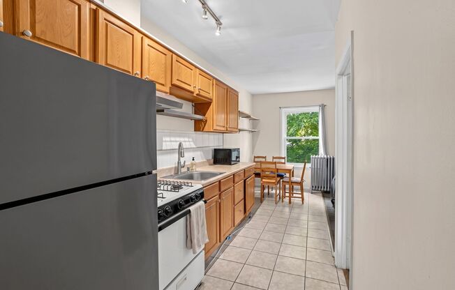 3 beds, 1 bath, 1,500 sqft, $3,100, Unit 3S