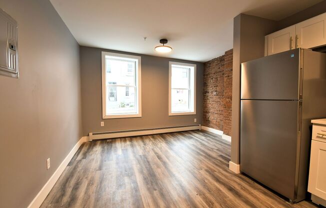 1 bed, 1 bath, $1,700, Unit 194 Chamber St - 1