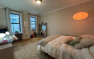157 E 2 ST