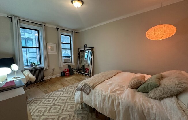 157 E 2 ST