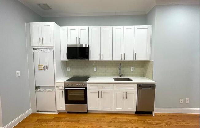 1 bed, 1 bath, $3,300, Unit B