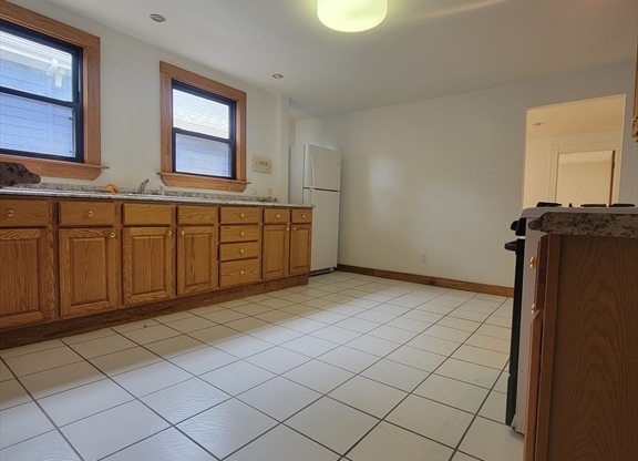 2 beds, 1 bath, 1,200 sqft, $3,000, Unit 2