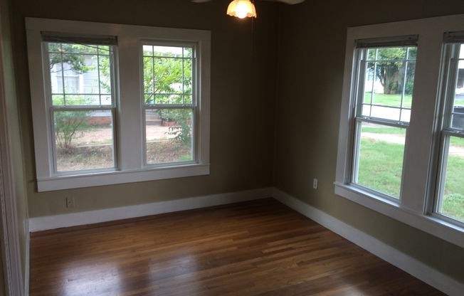 3 beds, 2 baths, $1,100