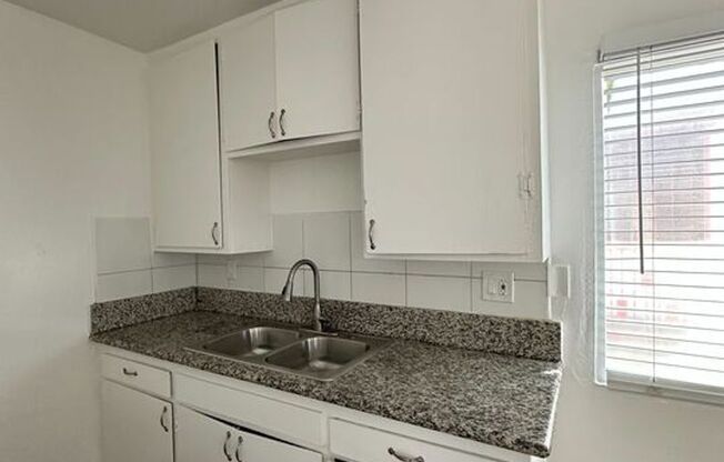 1 bed, 1 bath, 490 sqft, $1,595