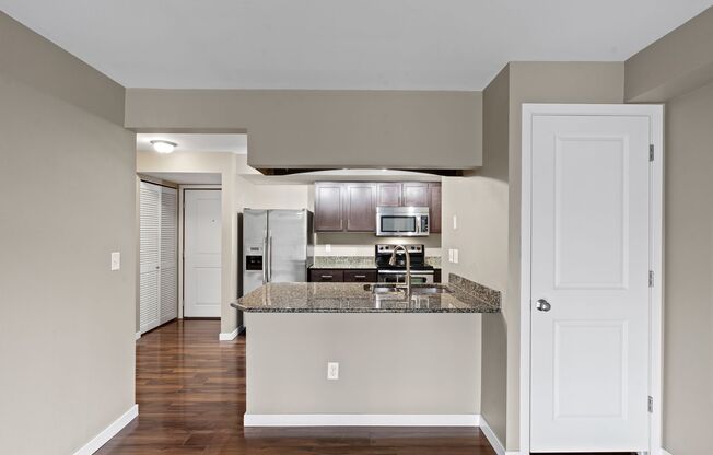 1000 Oakcrest Street - Oakcrest Investments 207 - 312