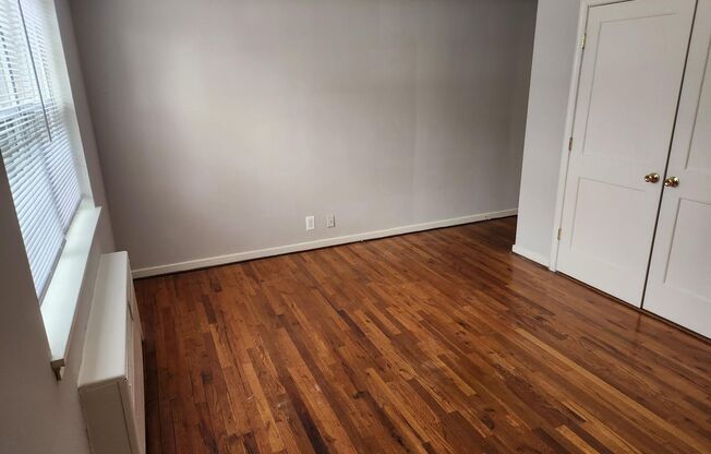 2 beds, 1 bath, 897 sqft, $2,335, Unit B-07