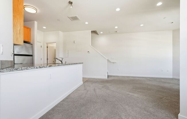 2 beds, 1.5 baths, 901 sqft, $3,695, Unit 14