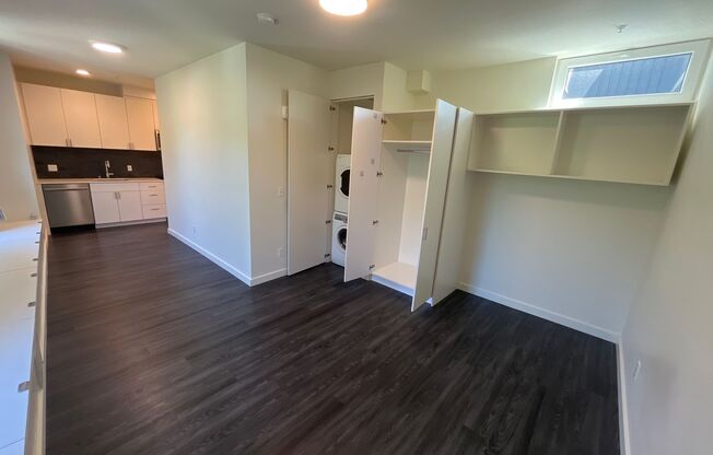 Studio, 1 bath, 551 sqft, $1,275, Unit 409