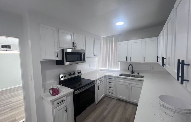 2 beds, 2 baths, 1,200 sqft, $4,298