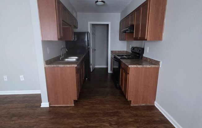 2 beds, 1 bath, 750 sqft, $925, Unit 03