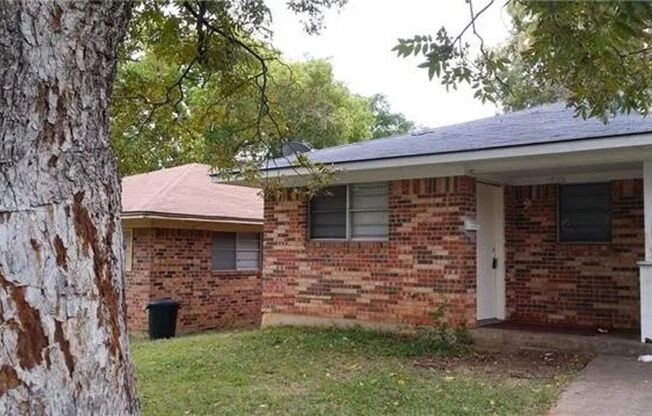 3 Bedroom 1 bath Duplex!