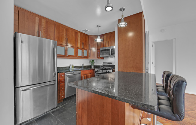 216 218 E 47 ST