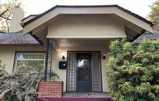 Charming and Spacious 4 Bed, 2.5 Bath Home near Downtown