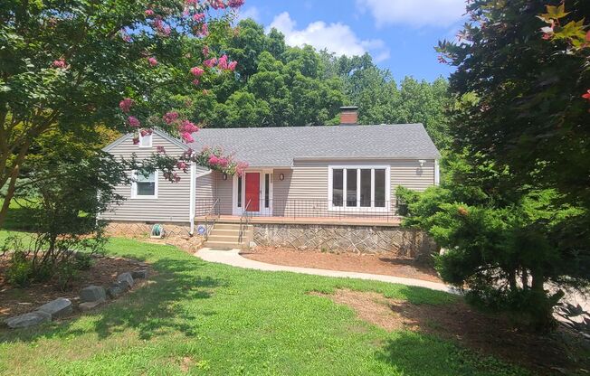 3 bed 1.5 bath Ranch home in great Atlanta Location!!