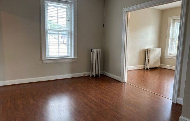 1 bed, 1 bath, $1,150, Unit 145 E. Vine St. Apt. 4