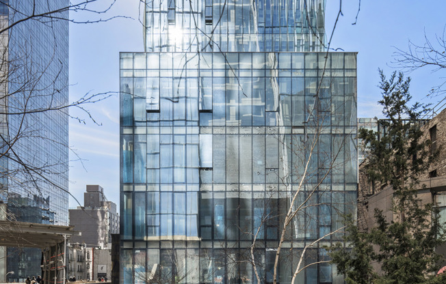 515 W 29 ST