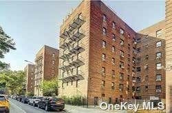 2 beds, 1 bath, $2,600, Unit 3A