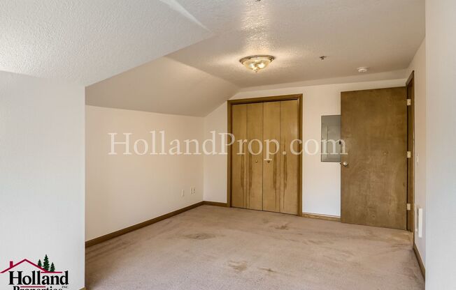 2 beds, 1 bath, 920 sqft, $1,295, Unit Unit 5