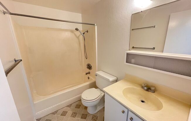 2 beds, 1 bath, $1,595