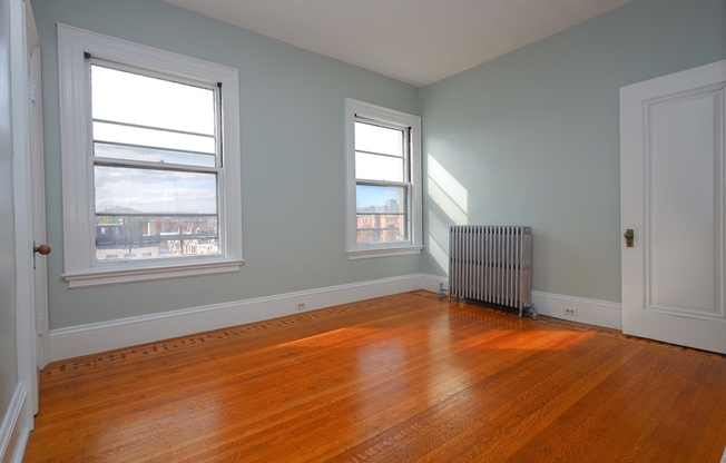 1 bed, 1 bath, 615 sqft, $2,700, Unit 14