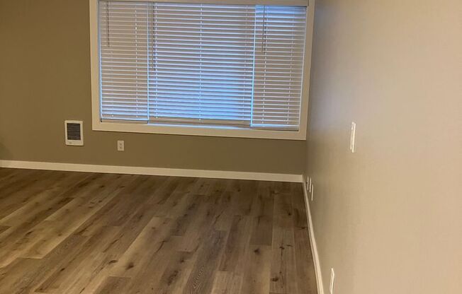 2 beds, 1 bath, 727 sqft, $1,695, Unit 23