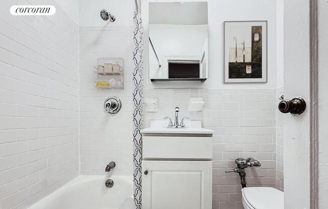 344 W 17 ST