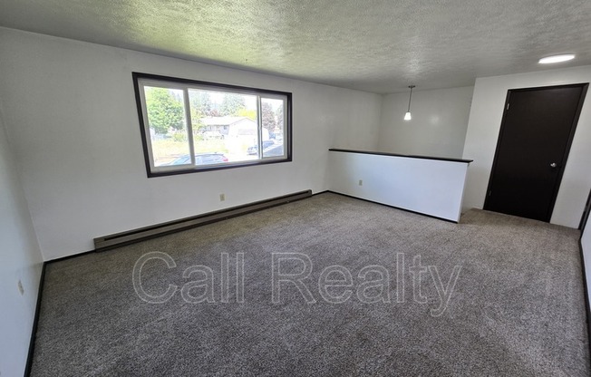 3322 S RAYMOND CIR