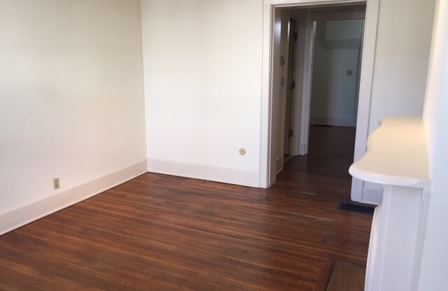 1 bed, 1 bath, 700 sqft, $995