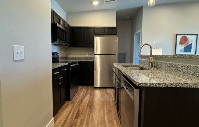 2 beds, 2 baths, 907 sqft, $1,550