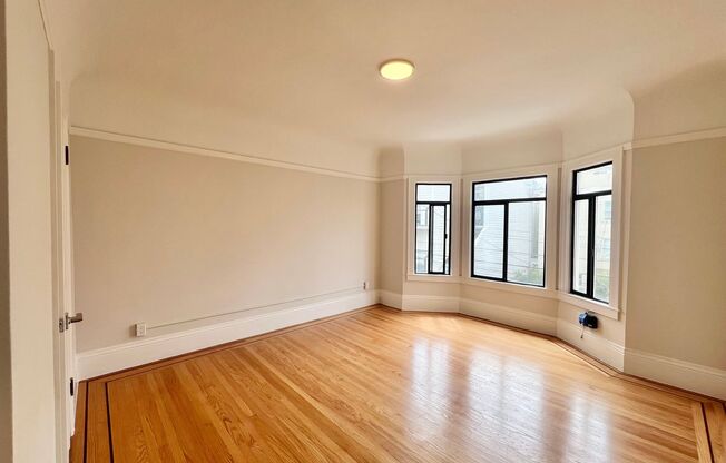 Top Floor 2BR/1BA + Newly Renovated Unit! Parking! In-Unit Laundry! PROGRESSIVE