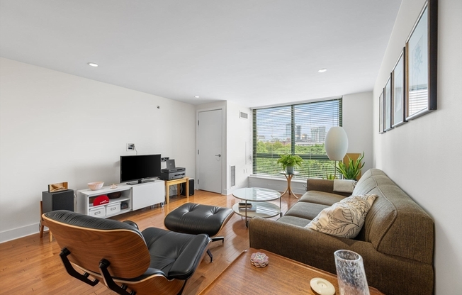 42 8th St
