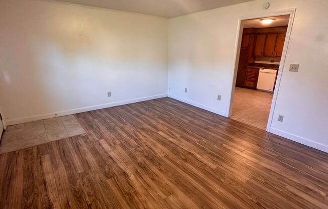 2 beds, 1 bath, 903 sqft, $1,240, Unit M-11