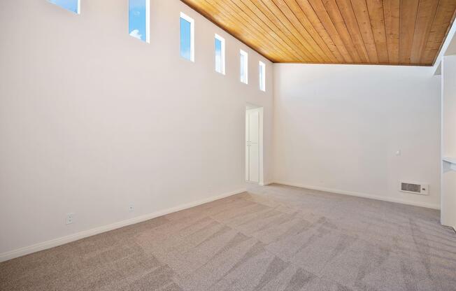 1 bed, 1 bath, 725 sqft, $2,445
