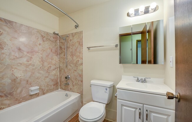 2 beds, 1 bath, 800 sqft, $2,250, Unit 107