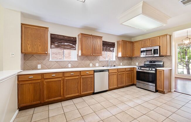 Stunning 4-Bedroom Home in Cedar Park with Spacious Layout & Designer Finishes!