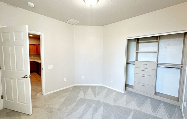 3 beds, 2 baths, $1,900, Unit # 2013