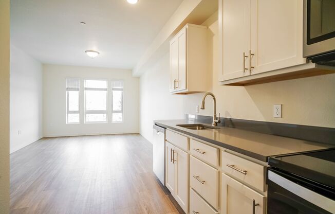 1 bed, 1 bath, 655 sqft, $1,395, Unit 313