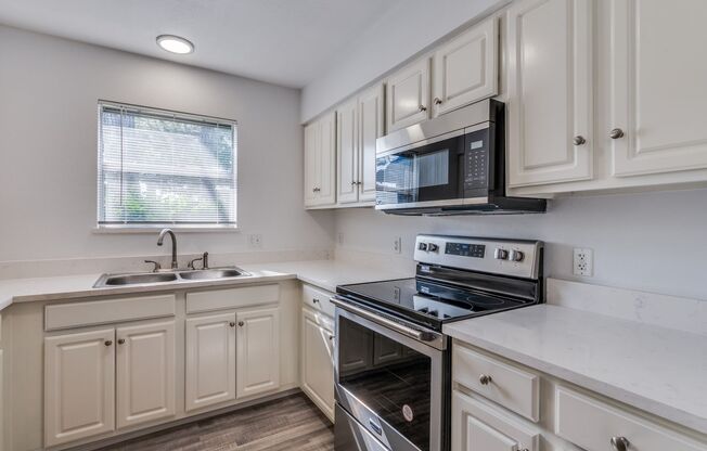 2-bedroom, 2-bathroom duplex ~ Arlington